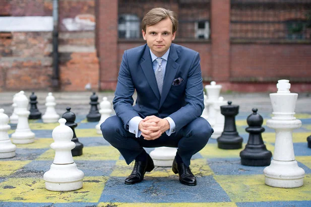Roman Zaczkiewicz, autor bloga Szarmant, właściciel pracowni krawieckiej Studio Zaczkiewicz, założyciel Stowarzyszenia But w Butonierce