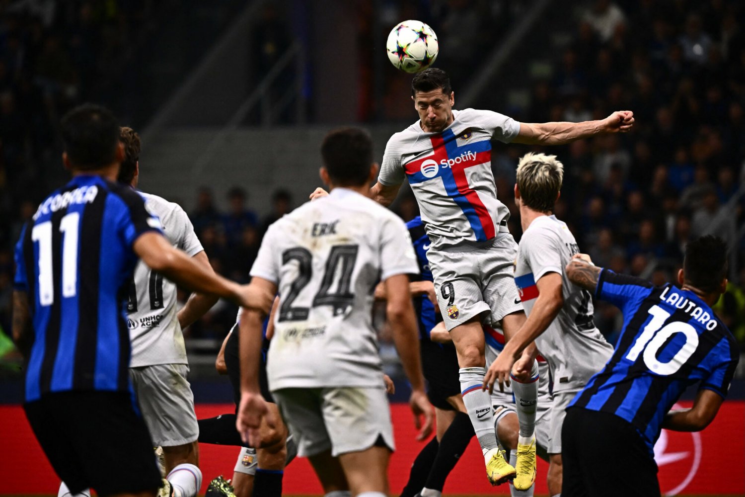 Barcelona na krawędzi, grozi jej kolejna katastrofa. Wszystko przez porażki w Lidze Mistrzów