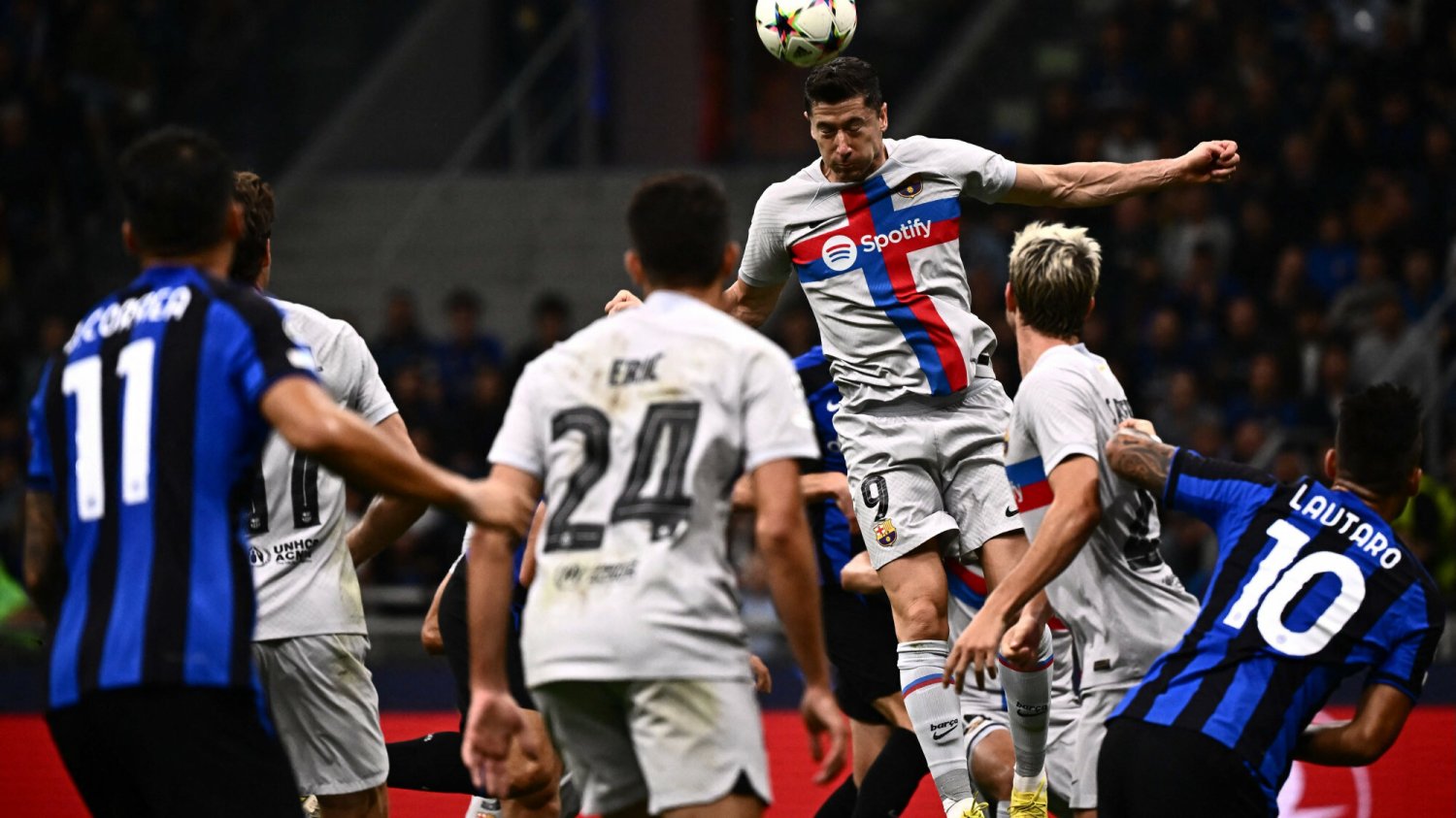 Barcelona na krawędzi, grozi jej kolejna katastrofa. Wszystko przez porażki w Lidze Mistrzów