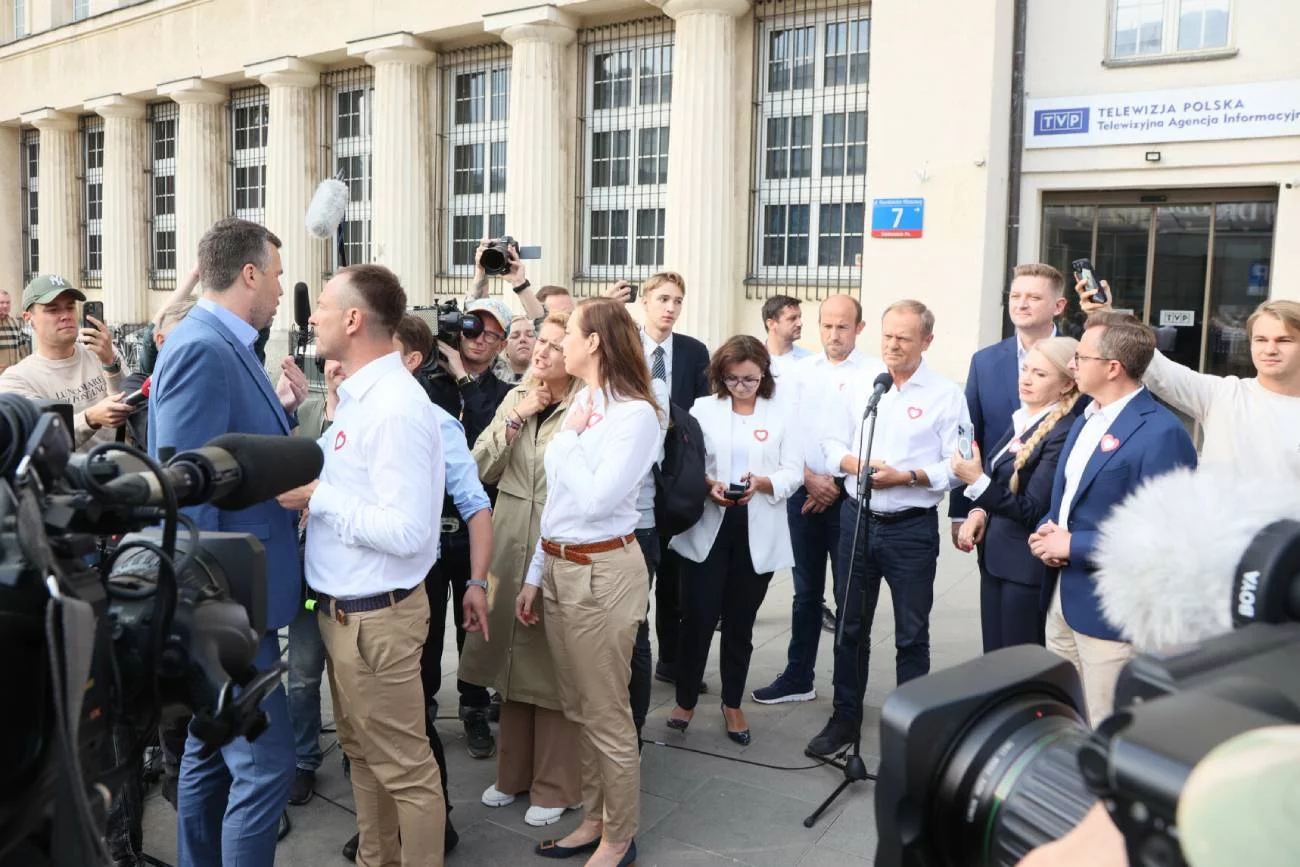 Tusk przed TVP. Rachoń urządził burdę