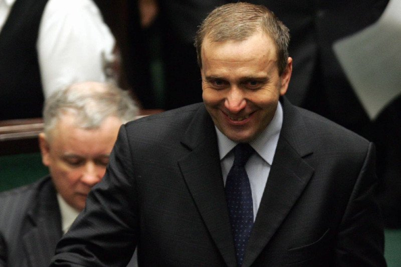 Arytmetyka sejmowa jest nieubłagana. Opozycja nie ma szans na wygranie głosowania nad wotum nieufności dla szefowej rządu PiS, jeśli przeciwko niej wystawi kogoś z PO. Ale co jeśli to będzie kandydat... z PiS?