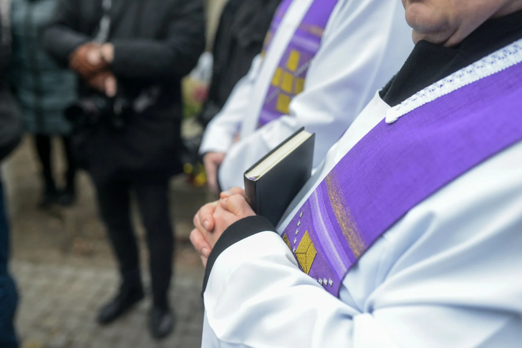 Ksiądz był pijany i nie mógł poprowadzić pogrzebu. (Zdjęcie poglądowe)