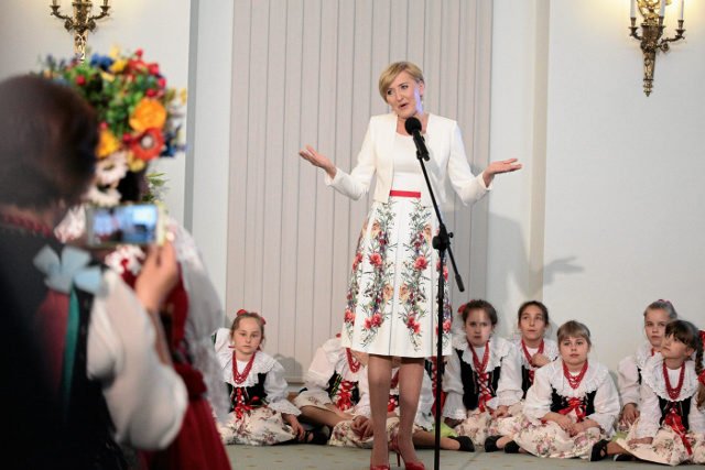 Agata Duda na spotkaniu z kobietami wystąpiła w kwiecistej sukience