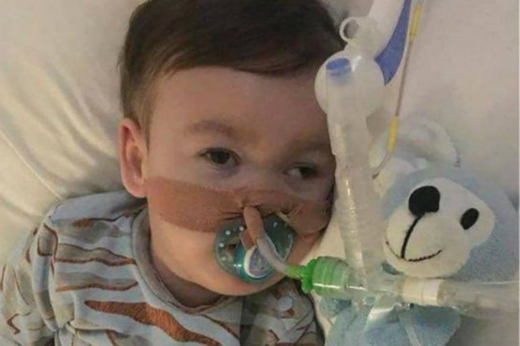 Pojawiły się niewygodne fakty na temat sędziego Justice'a Haydena, który orzekał w spraiwe Alfie Evansa.