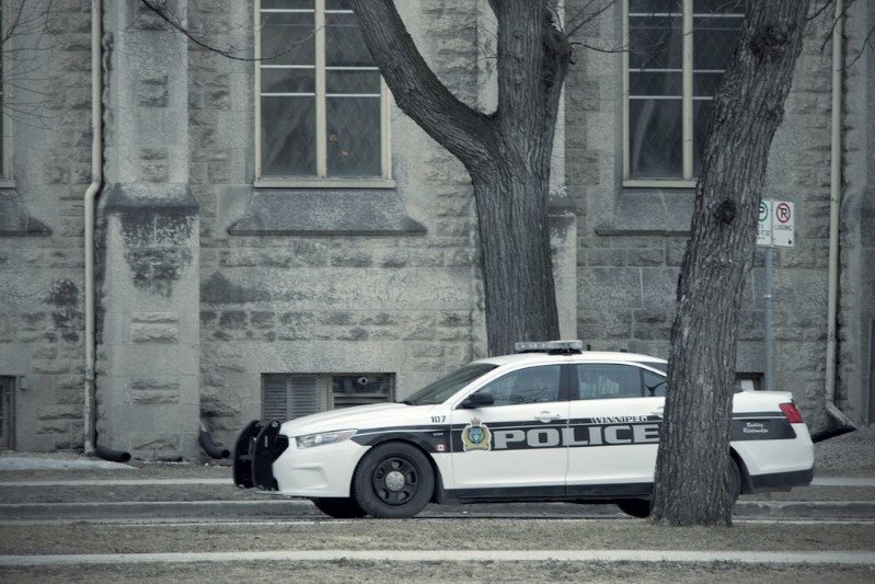 Policja w USA aresztowała pastora, który złamał zakaz zgromadzeń.