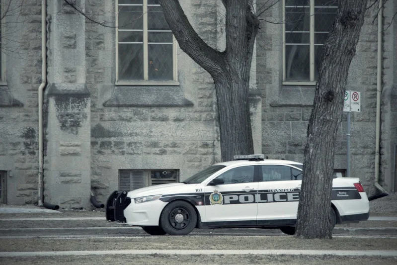 Policja w USA aresztowała pastora, który złamał zakaz zgromadzeń.