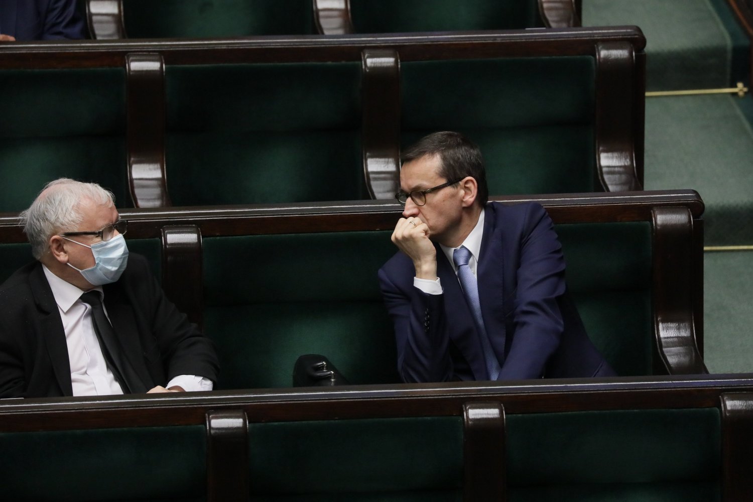 Premier Mateusz Morawiecki de facto przyznał, że mylił się, gdy już dwukrotnie ogłaszał "zwycięstwo nad epidemią" COVID-19.