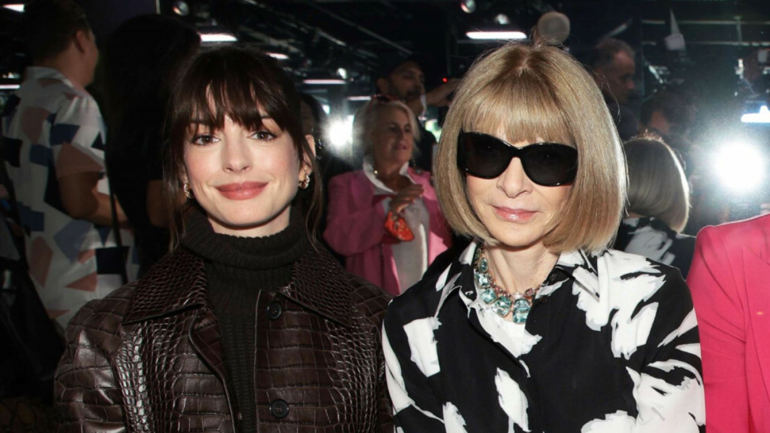 Anne Hathaway spotkała się z Anną Wintour, wyglądając jak swoja postać z filmu "Diabeł ubiera się u Prady". Anne Hathaway spotkała się z Anną Wintour, wyglądając jak swoja postać z filmu "Diabeł ubiera się u Prady".