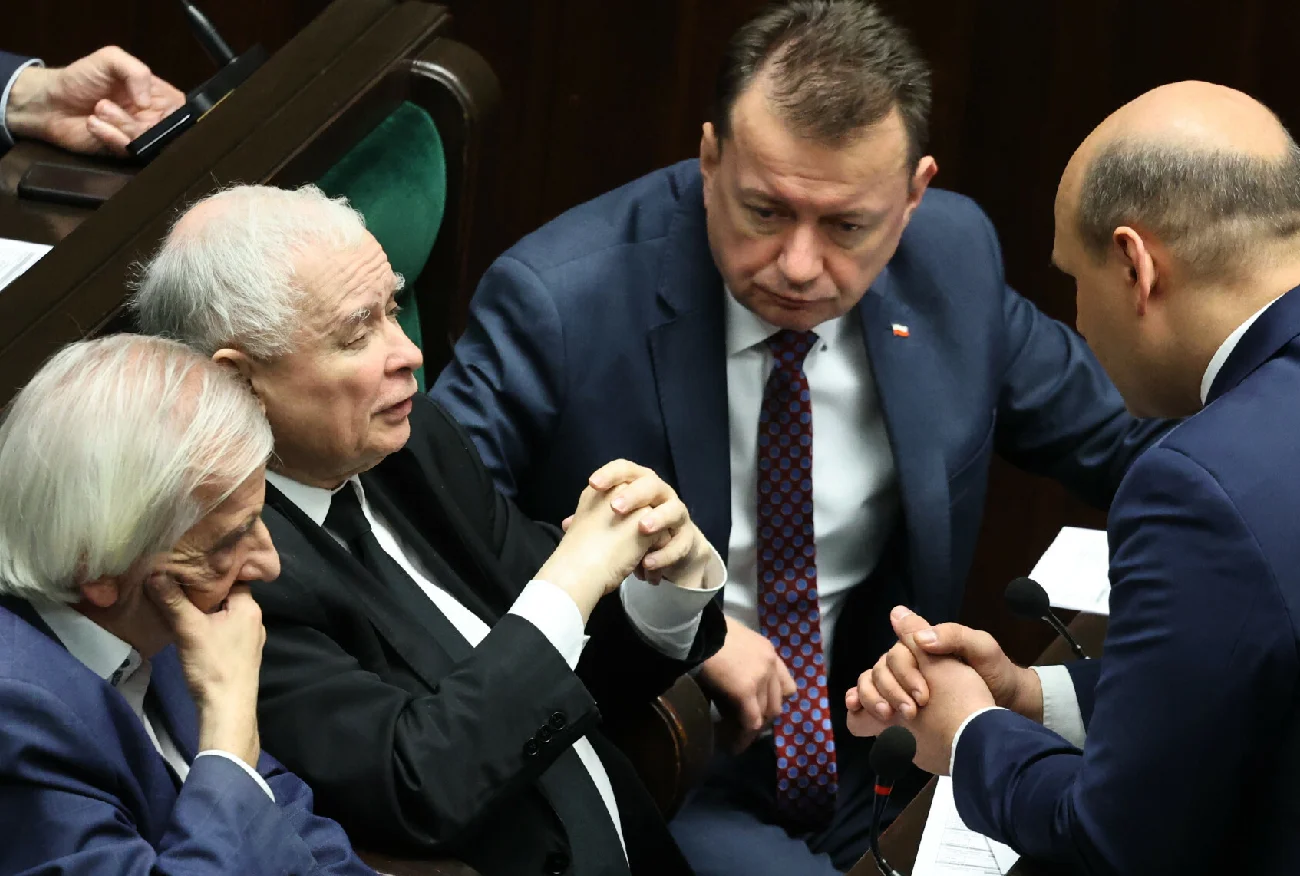 Sondaż – Jarosław Kaczyński i PiS bez szans na władzę nawet z Konfederacją.
