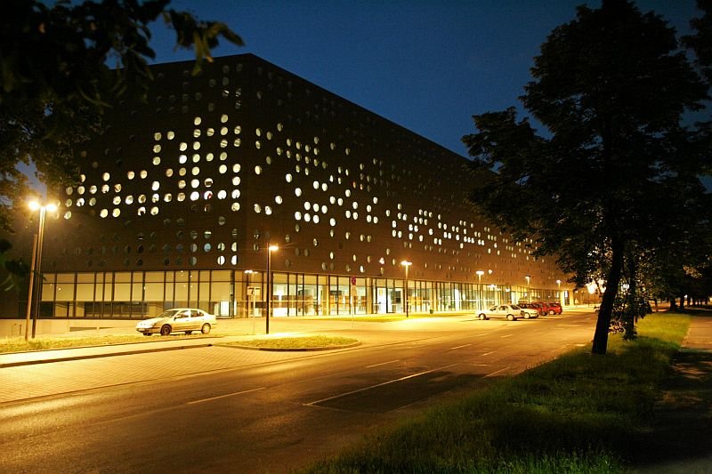 Politechnika Wrocławska to jedna z najnowocześniejszych uczelni w Polsce. Teraz otwiera akademickie gimnazjum i liceum.