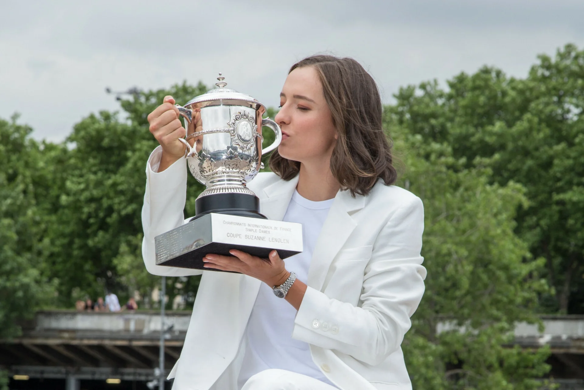 Iga Świątek z pucharem French Open 2022