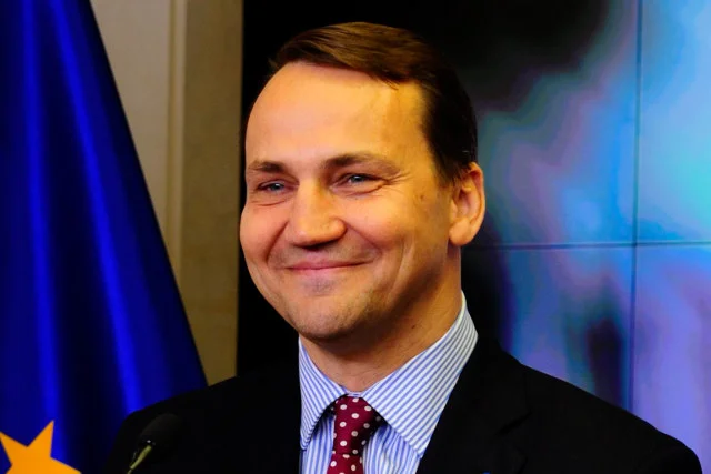 Minister spraw zagranicznych Radosław Sikorski zapłacił za "zbyt drogie wino" z własnej kieszeni