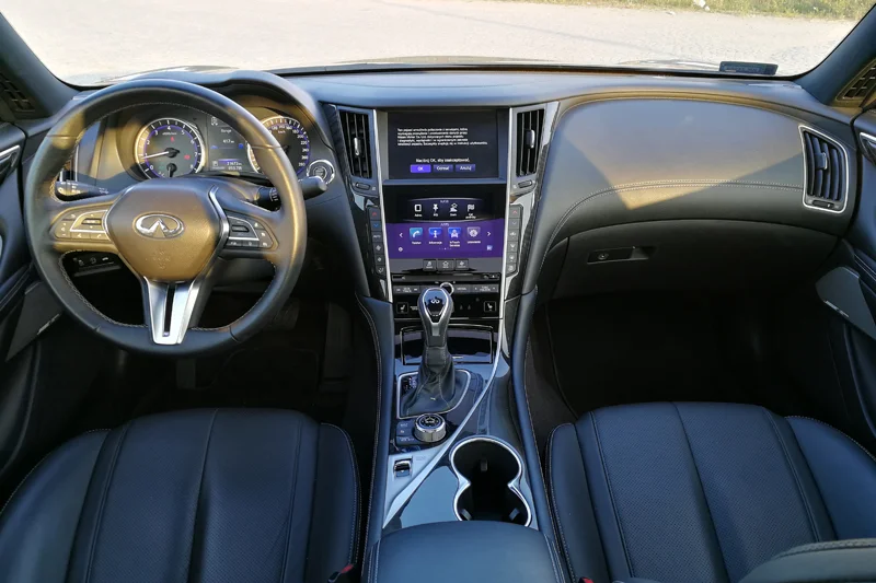 Wnętrze Q60.
