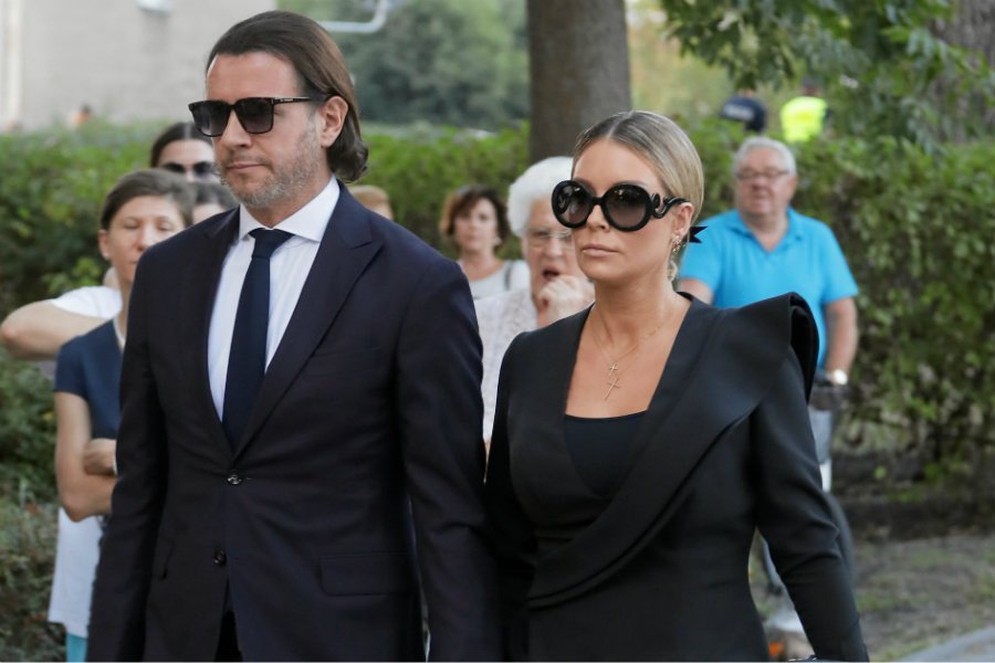 Małgorzata Rozenek przed pogrzebem Piotra Woźniaka-Staraka wrzuciła zdjęcie wypielęgnowanych paznokci.