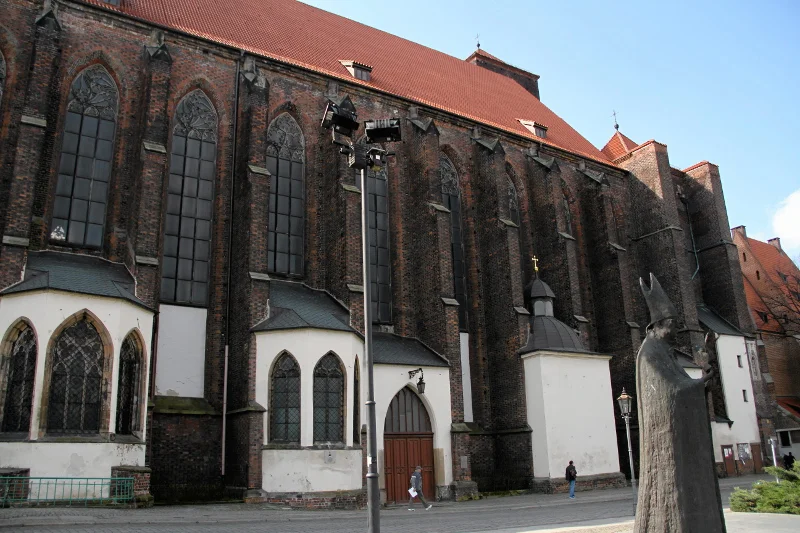 Parafia Najświętszej Marii Panny na Piasku we Wrocławiu – tutaj w poniedziałek rano ksiądz został zaatakowany przez nożownika.