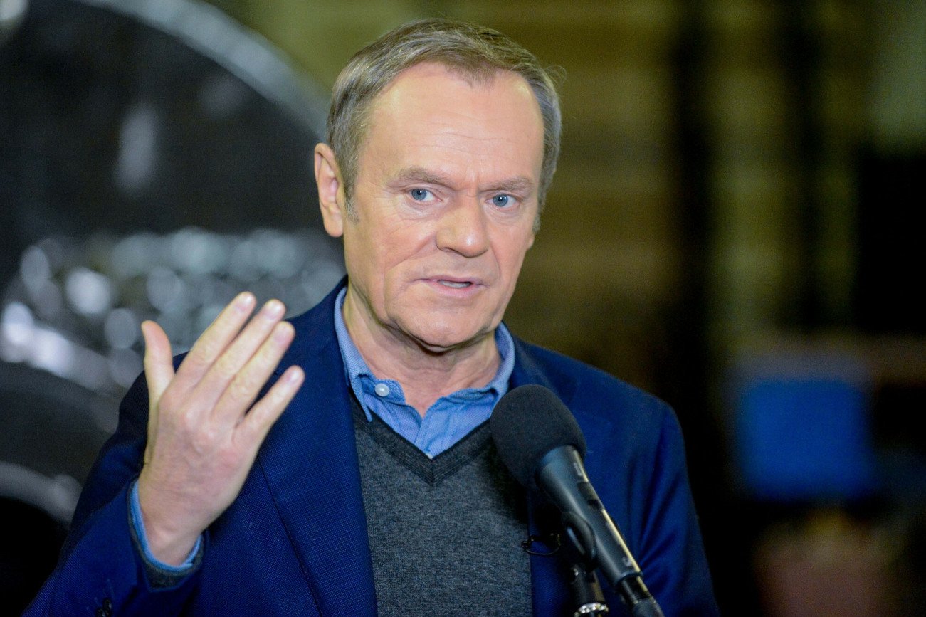 TVP znowu uderza w Tuska. O czym jest film "Nasz człowiek w Warszawie"?