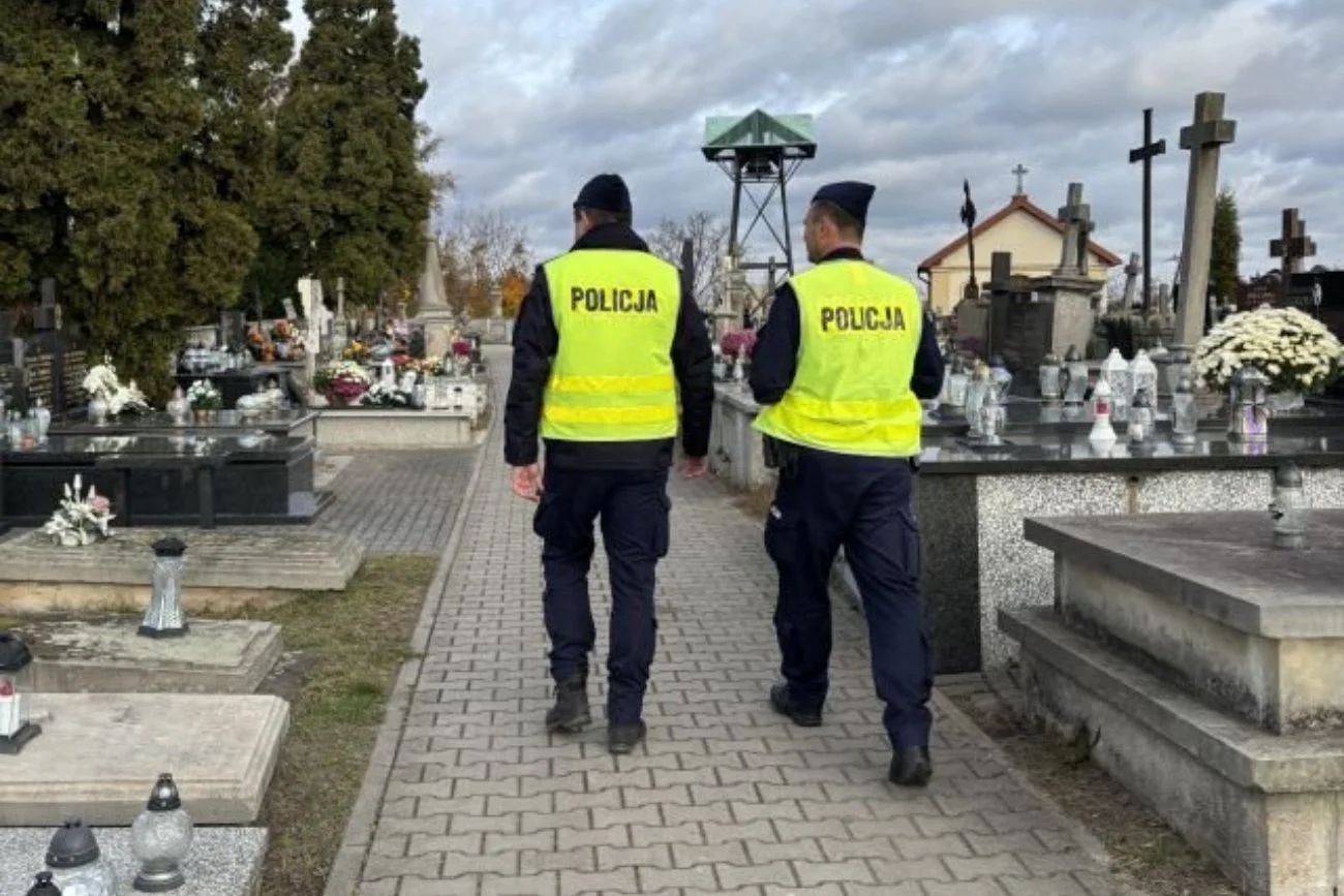 Niebezpieczna interwencja policji przy cmentarzu. Padły strzały