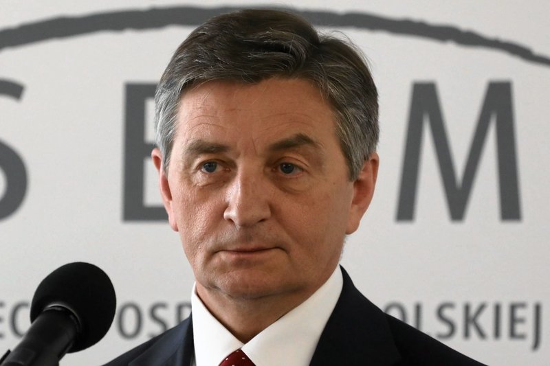 Marszałek Sejmu latał ze swoją rodziną rządowymi samolotami.