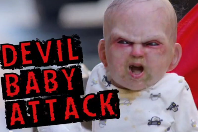 Diabelskie dziecko w wózku potrafi naprawdę przestraszyć.