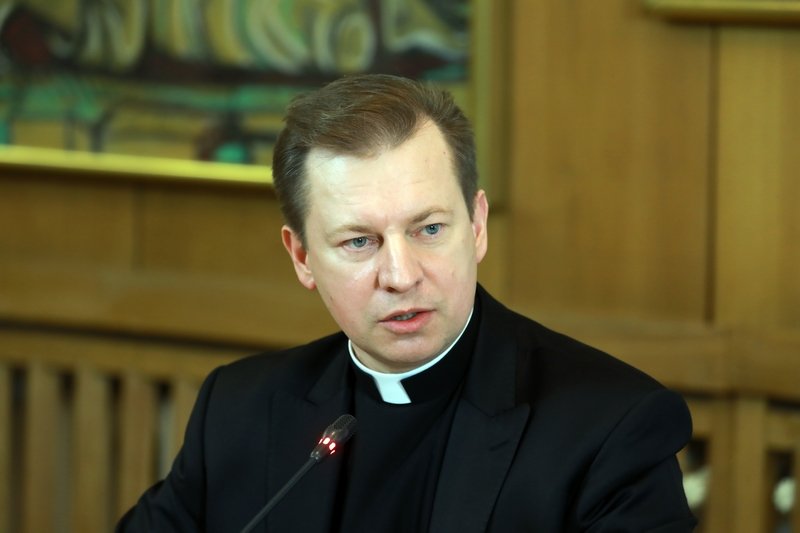 Rzecznik Episkopatu o obowiązku przestrzegania zaleceń sanitarnych.