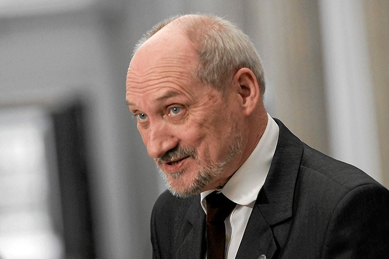 Za sprawą decyzji resortu Antoniego Macierewicza pierwszy samolot dla VIP-ów ma trafić do Polski jesienią.