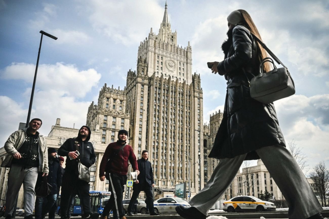 Młodzi i wykształceni Rosjanie wyjeżdżają z kraju.