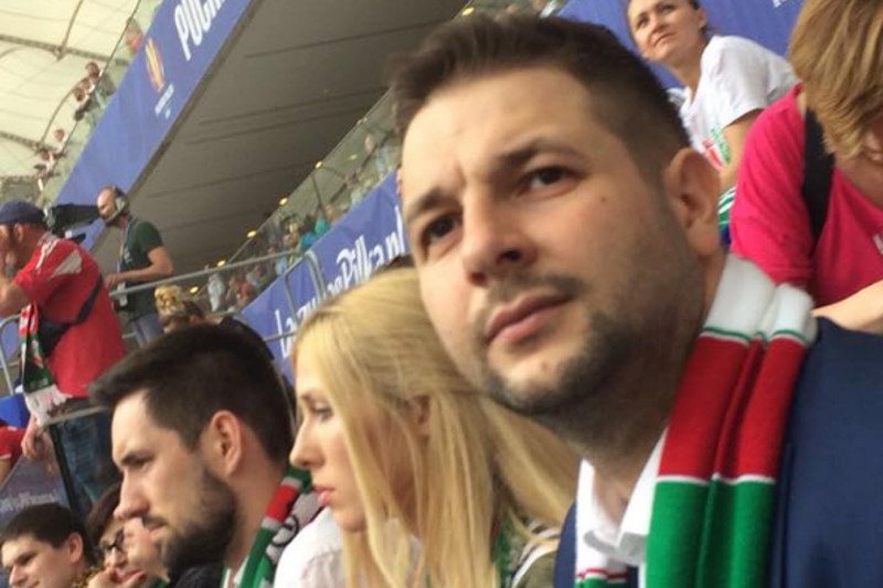 Patryk Jaki marzył o karierze piłkarza. Został politykiem, ale z piłką do końca nie zerwał.