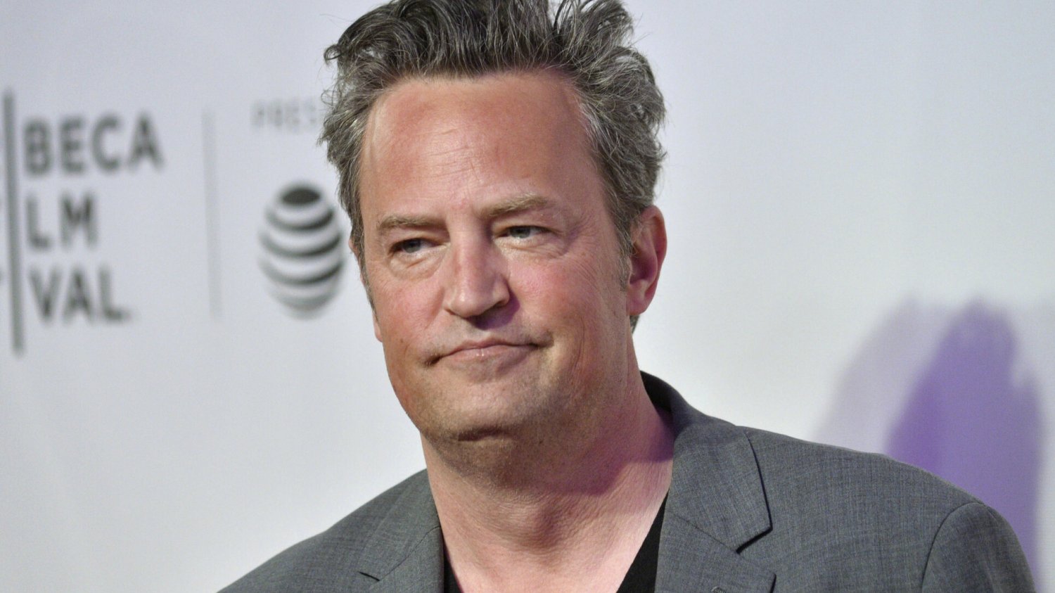 Matthew Perry stosował przemoc wobec kobiet?
