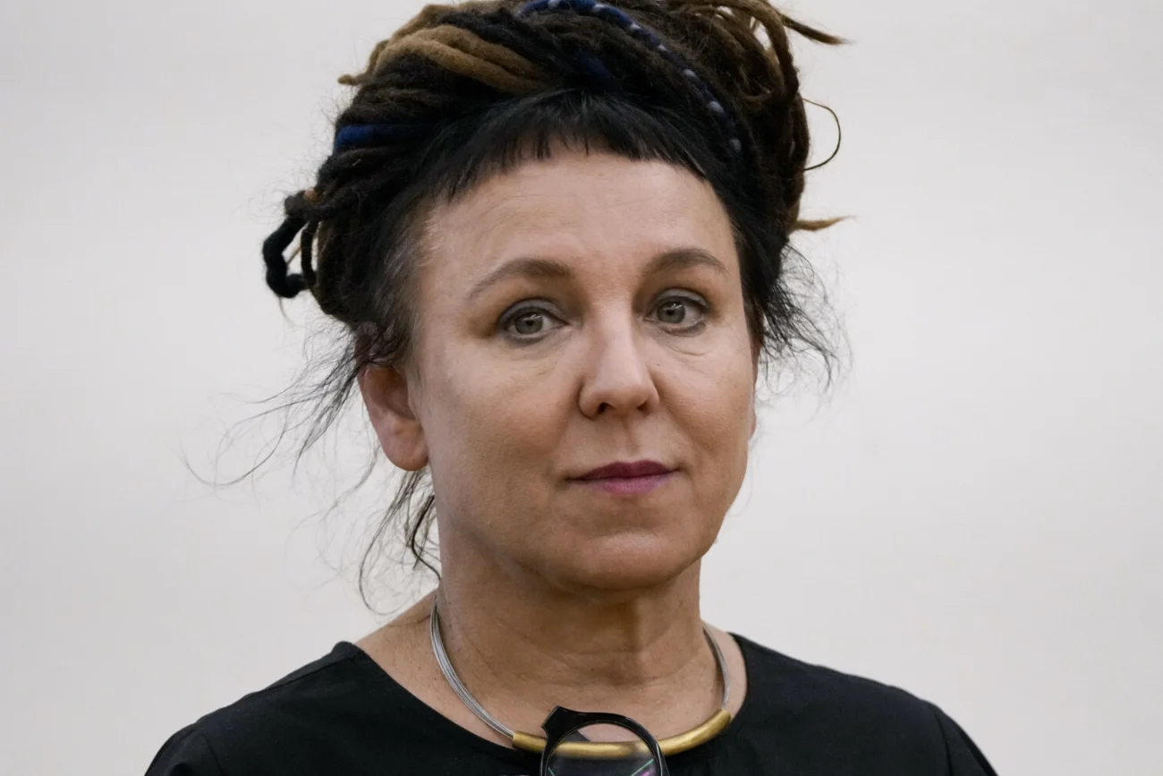 Olga Tokarczuk udzieliła wywiadu dziennikowi "The Guardian", w którym mówiła m.in. o "Zielonej granicy" Agnieszki Holland. Olga Tokarczuk udzieliła wywiadu dziennikowi "The Guardian", w którym mówiła m.in. o "Zielonej granicy" Agnieszki Holland.