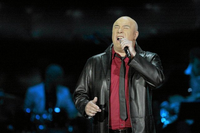 Ryszard Rynkowski zatrzymany - stał przed domem z bronią i groził, że jej użyje.