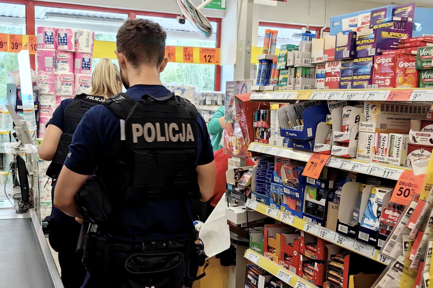 666 przeterminowanych rzeczy w Biedronce w Rokicinach. Wezwano policję