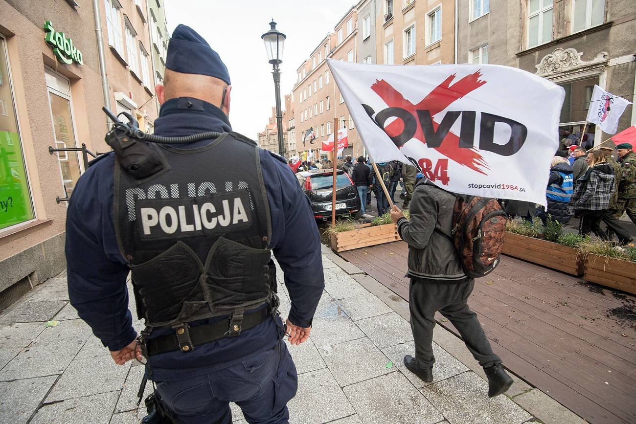 Najnowszy sondaż IBRiS wskazuje, że rząd PiS chyba niepotrzebnie obawia się wprowadzenia nowych obostrzeń