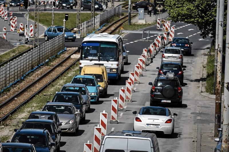 Korek samochodowy na ulicy al Politechniki w okolicach skrzyzowania z ulica Radwanska - Wolowa Łodzi.