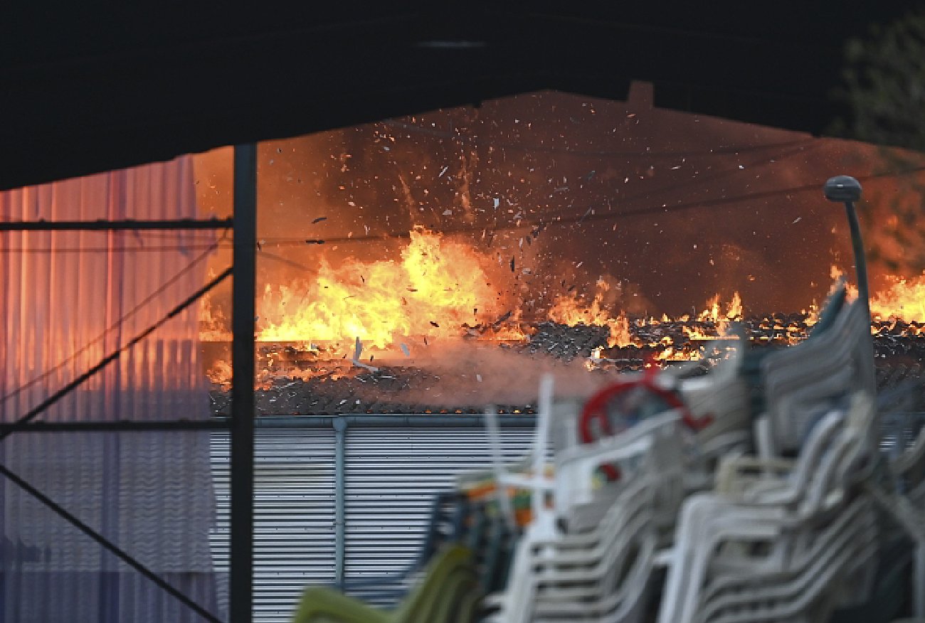 Niemcy. Toksyczna chmura nad Hamburgiem. "Jest całkowicie ciemno".