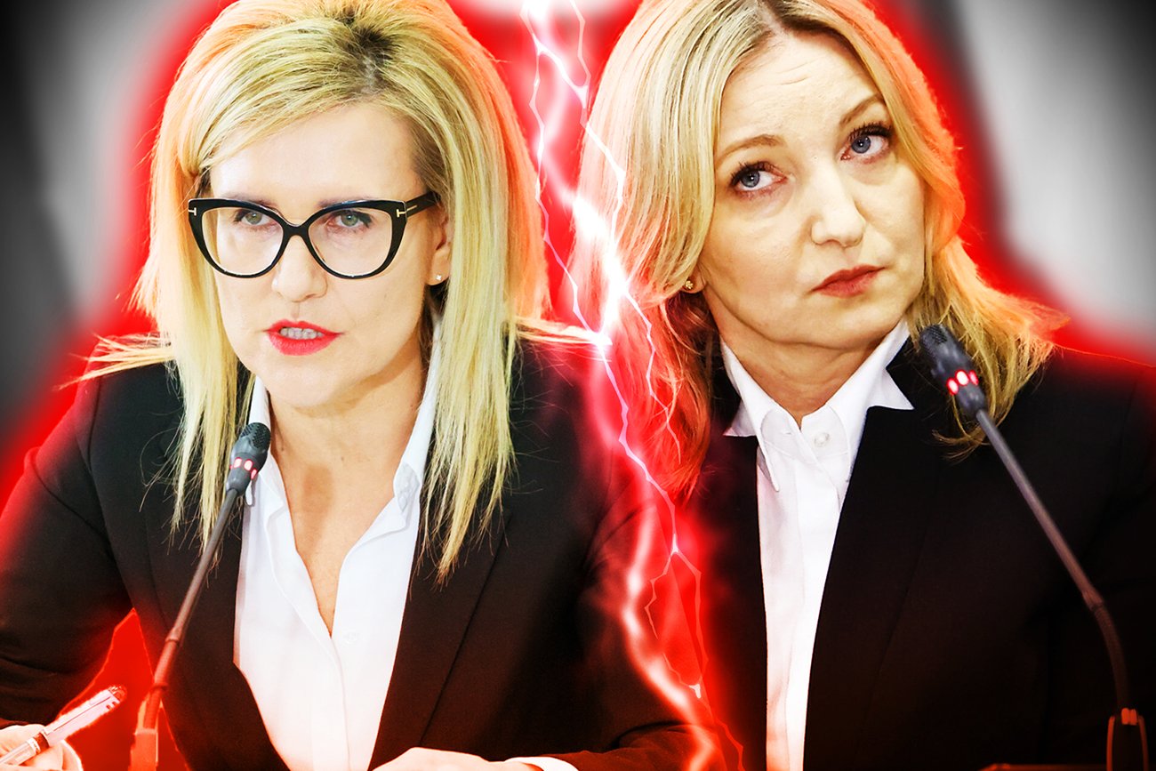 Prokuratorki Ewa Wrzosek i Edyta Dudzińska za stołem przesłuchań.