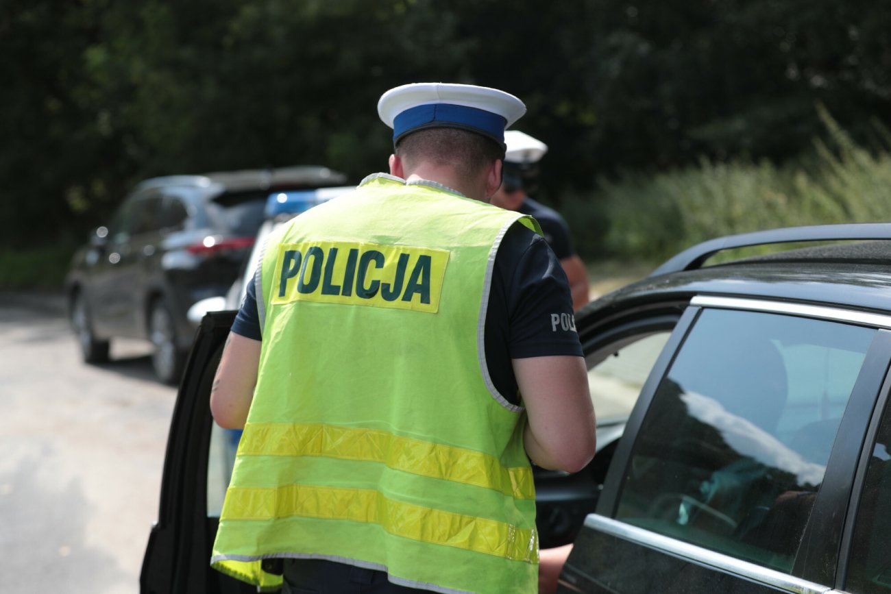 Tanie paliwo na stacjach. Policja wlepia za to mandaty.