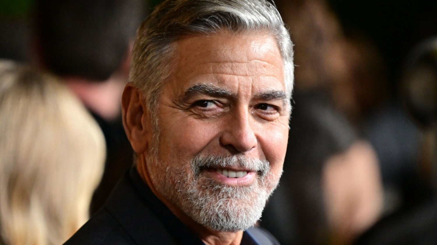 George Clooney rozwiał pogłoski dot. jego gaży za film "Samotne wilki". George Clooney rozwiał pogłoski dot. jego gaży za film "Samotne wilki".