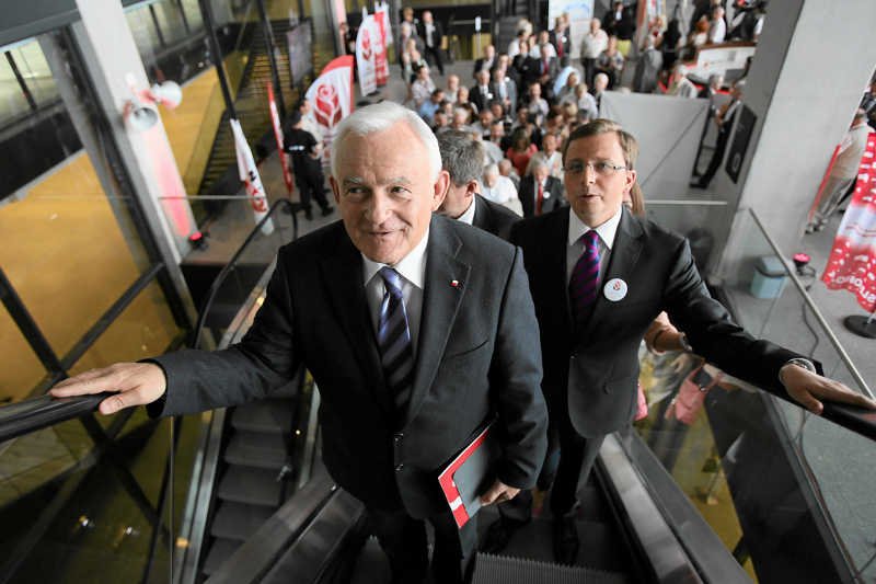 Były dziennikarz "Wiadomości", były minister, telewizyjny showman oraz tajemnicze firmy i fundacje – im płaci SLD.