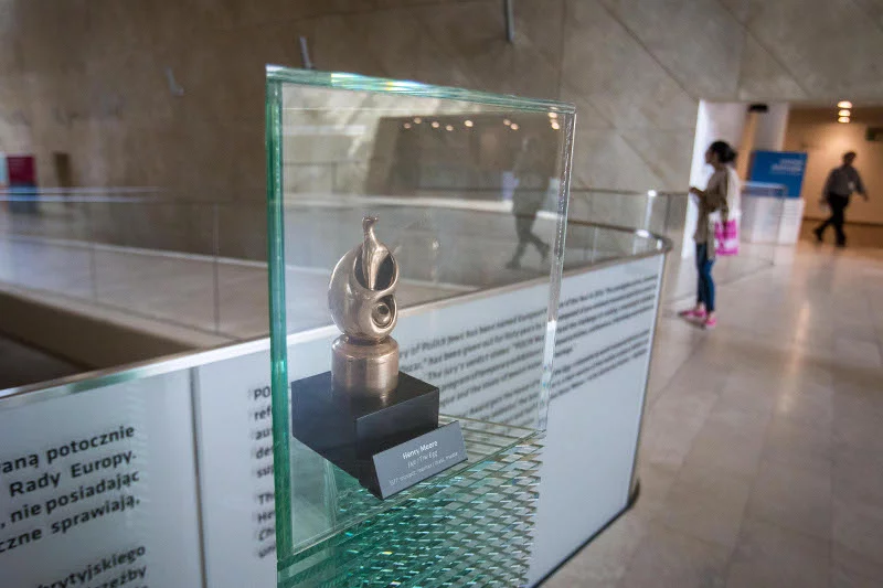 Tytuł Europejskiego Muzeum Roku potwierdza stojąca na honorowym miejscu statuetka