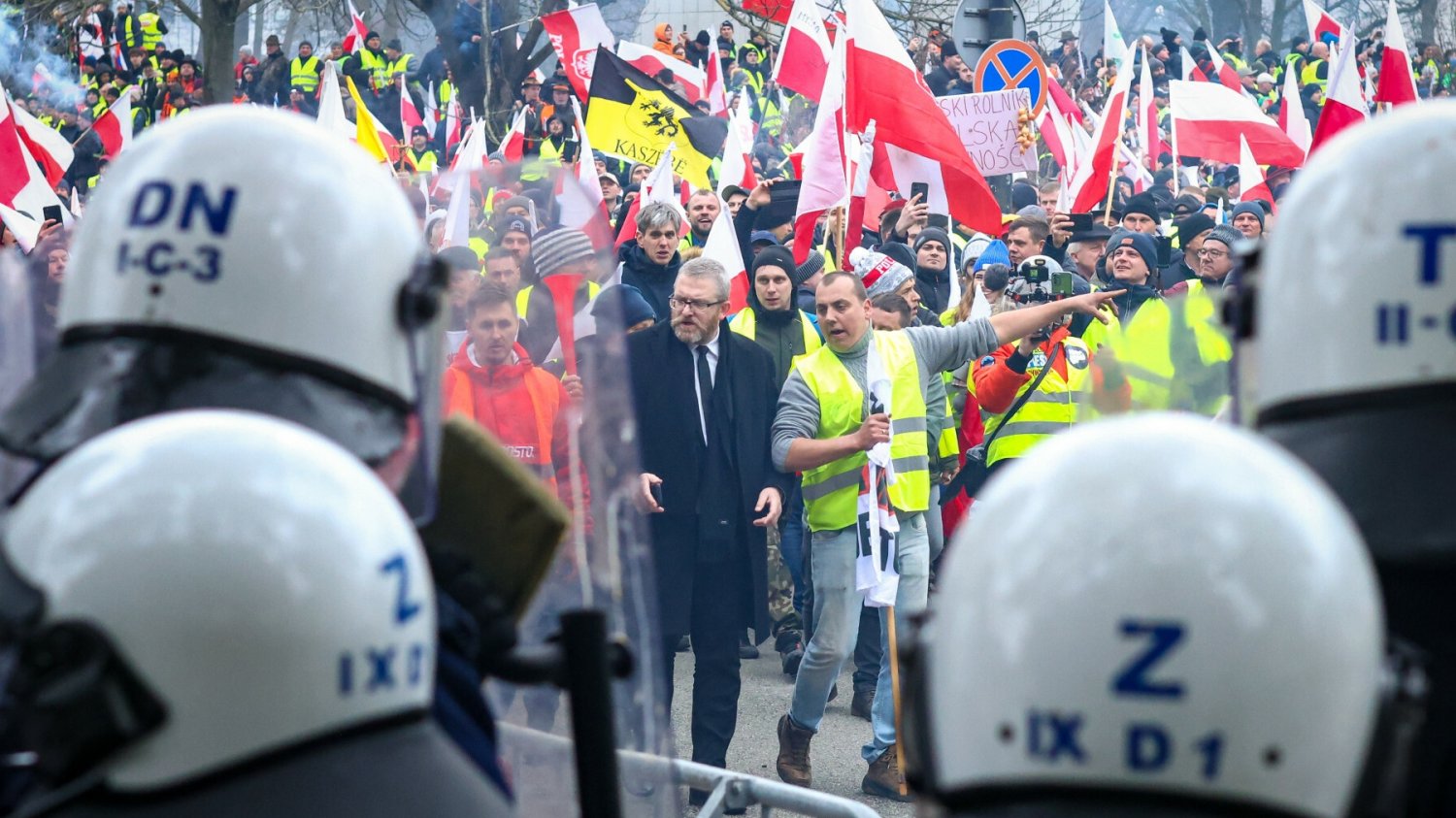 Zamieszki podczas protestu rolników. Są zarzuty dla zatrzymanych.
