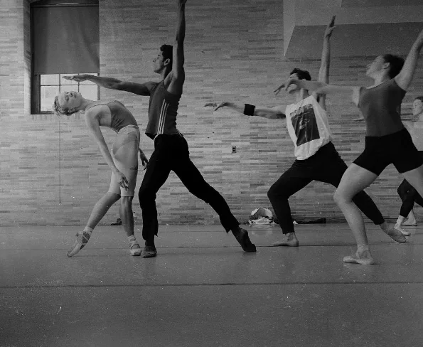 Sara Mearns, solistka New York City Ballet, jest bardzo aktywna na Instagramie, gdzie odczarowuje wyobrażenia o życiu tancerek.