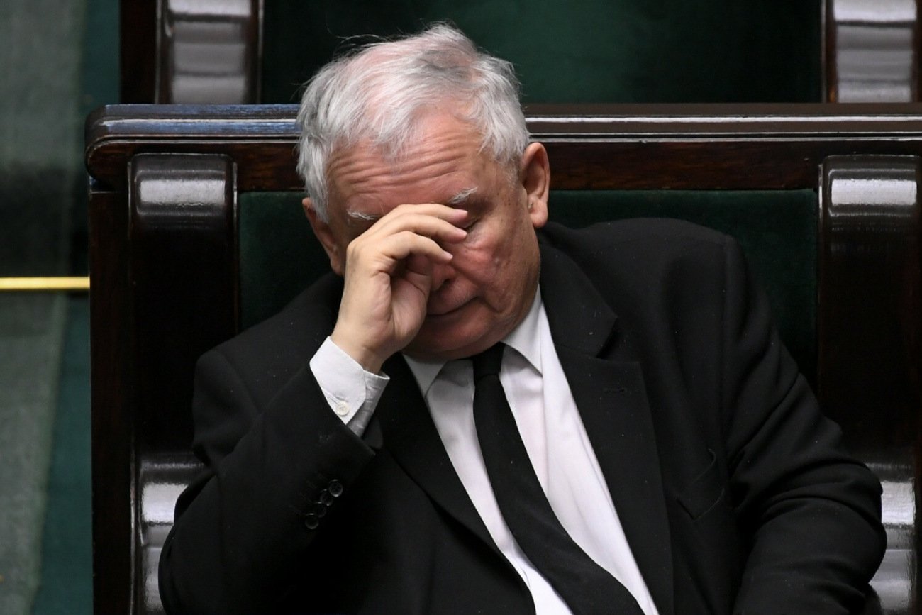 Nowy sondaż wskazuje, że PiS wygra wybory, ale nie utrzyma większości w nowym Sejmie.