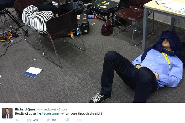 Negocjacje ws. Grecji zmęczyły nie tylko polityków, ale i relacjonujących ich przebieg dziennikarzy