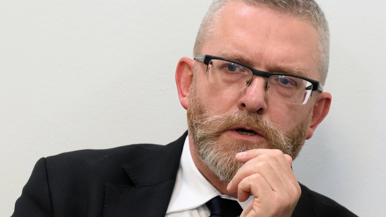 Poważne kłopoty Grzegorza Brauna. Jest akt oskarżenia Poważne kłopoty Grzegorza Brauna. Jest akt oskarżenia za siedem czynów