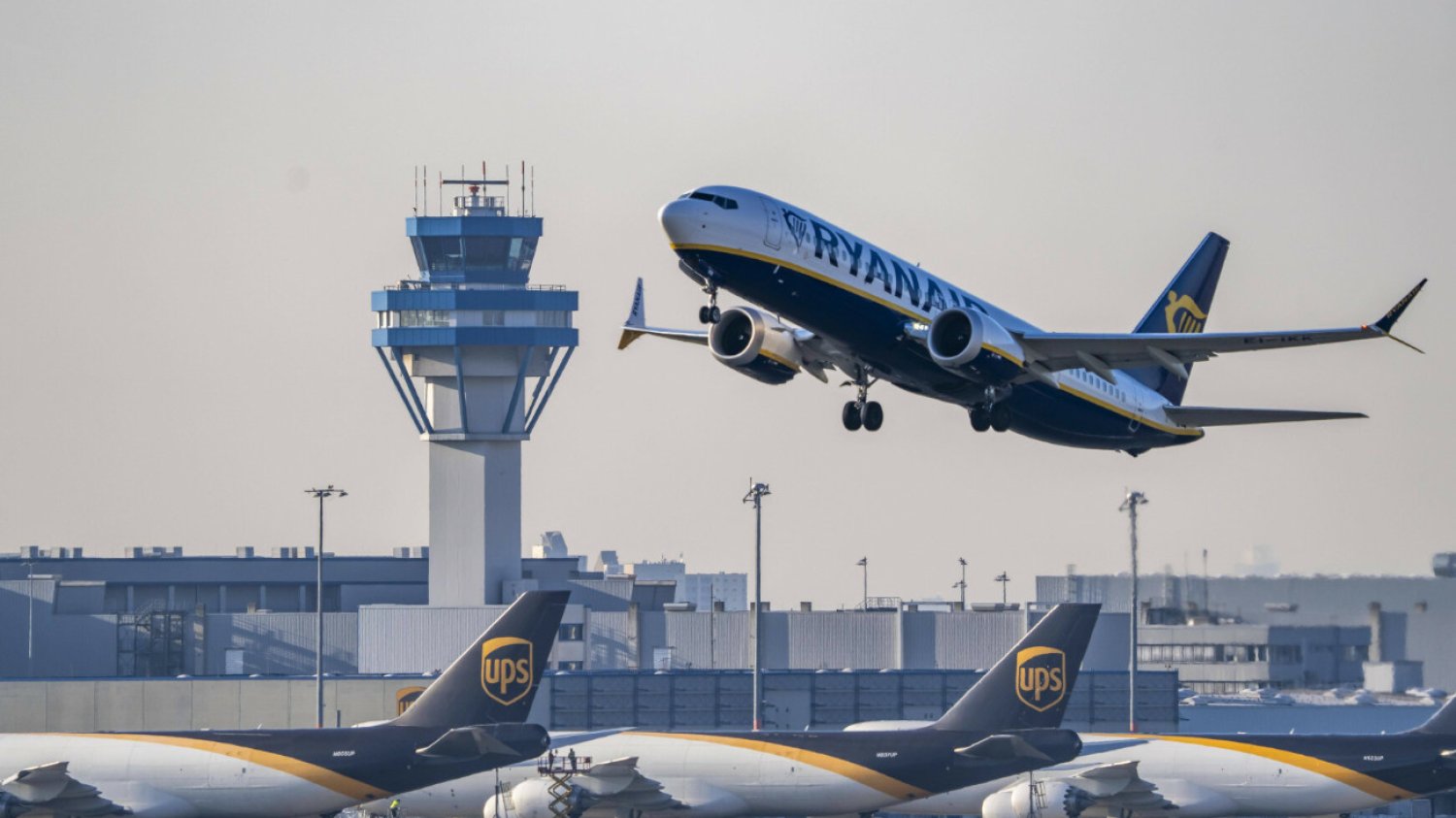 Każdy chciałby być takim pasażerem Ryanaira. Przewoźnik nagrodził 200-milionową pasażerkę Samolot Ryanair