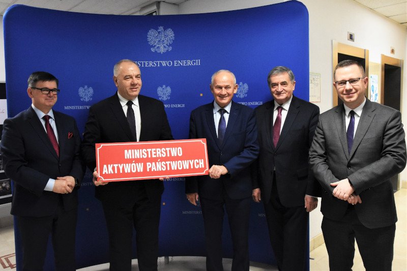 Jacek Sasin objął urząd i z miejsca zapowiedział podwyżki cen energii dla przedsiębiorców.