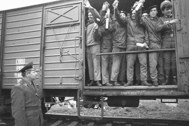 Żołnierze sowieccy opuszczają Polskę. Borne Sulinowo, 1991 rok.