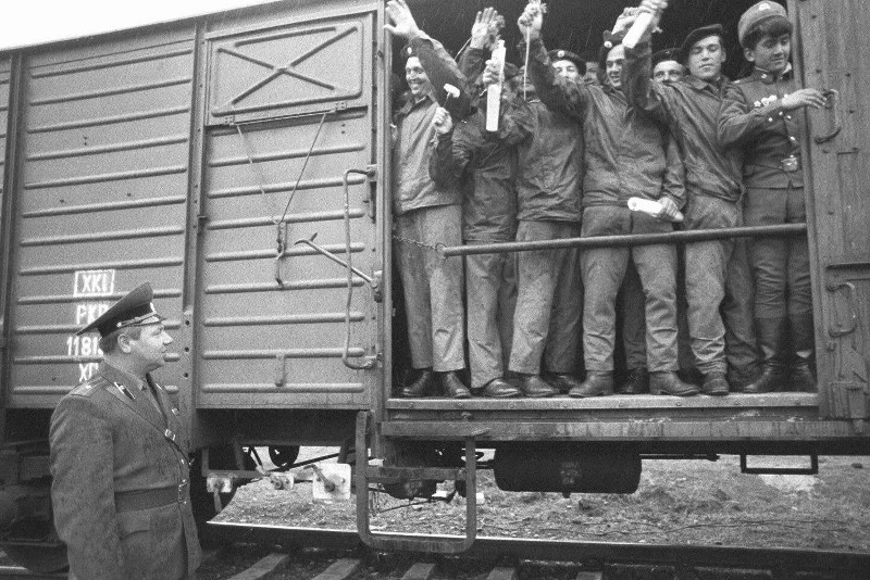 Żołnierze sowieccy opuszczają Polskę. Borne Sulinowo, 1991 rok.