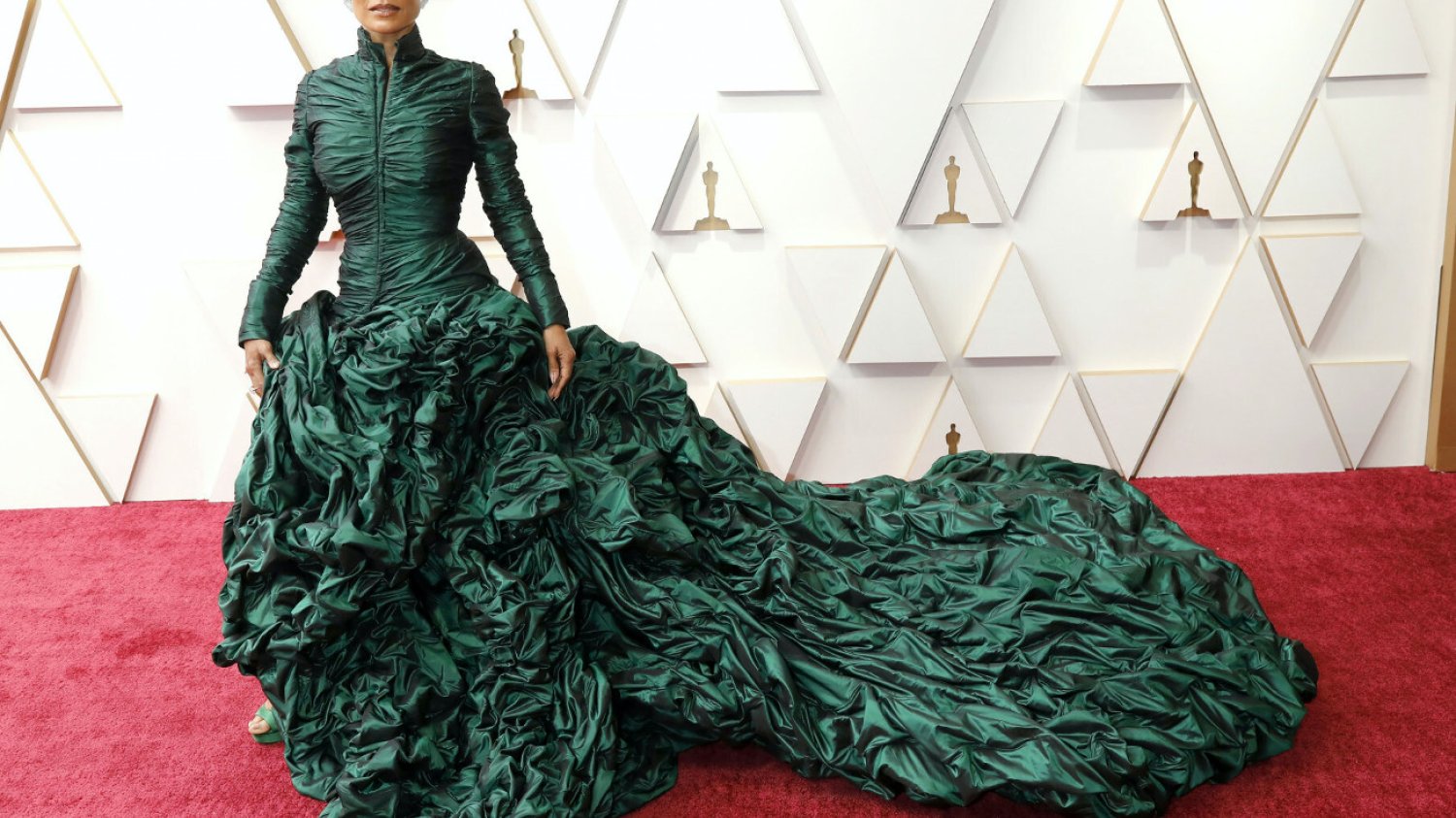Jada Pinkett Smith choruje na łysienie plackowate.