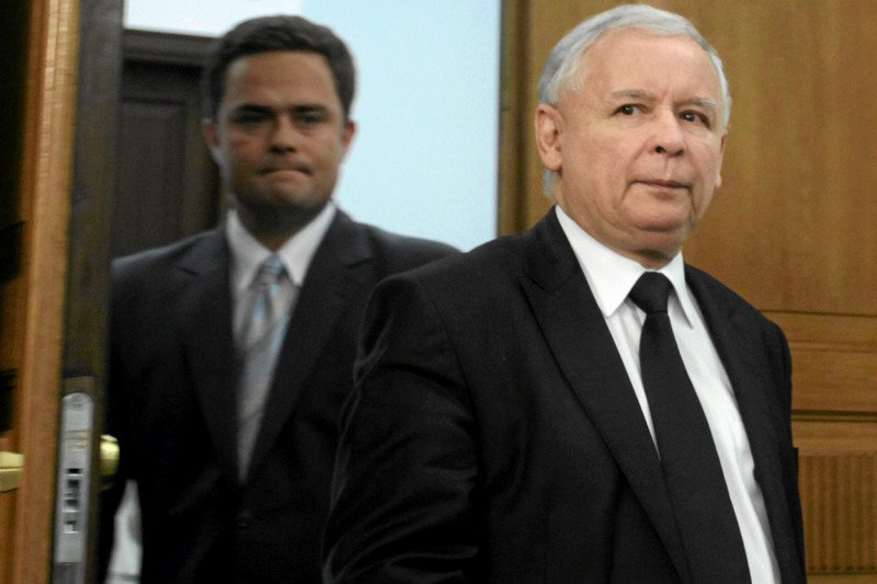 Adam Hofman zapowiada, że w styczniu lub lutym PiS złoży wniosek o wotum nieufności. Prezes PiS, Jarosław Kaczyński w około godzinnym przemówieniu ma przedstawić "akt oskarżenia" przeciwko Platformie Obywatelskiej.